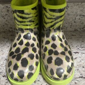 UGG PLUSHY WATERPROOF BOOTS. NWOT. CHEERFUL GREEN ANIMAL PRINT.